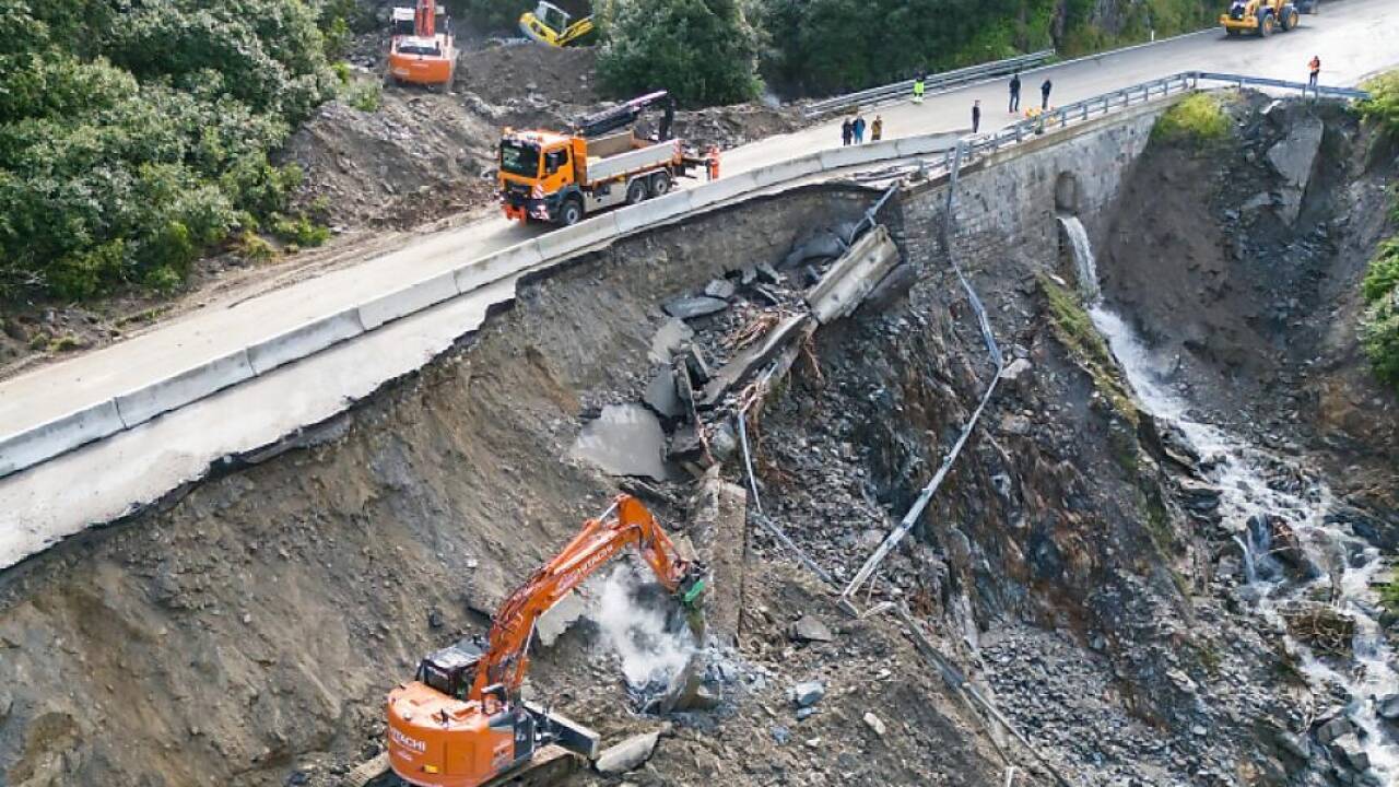 Am Arlberg laufen die Arbeiten an der Passstraße auf Hochtouren 