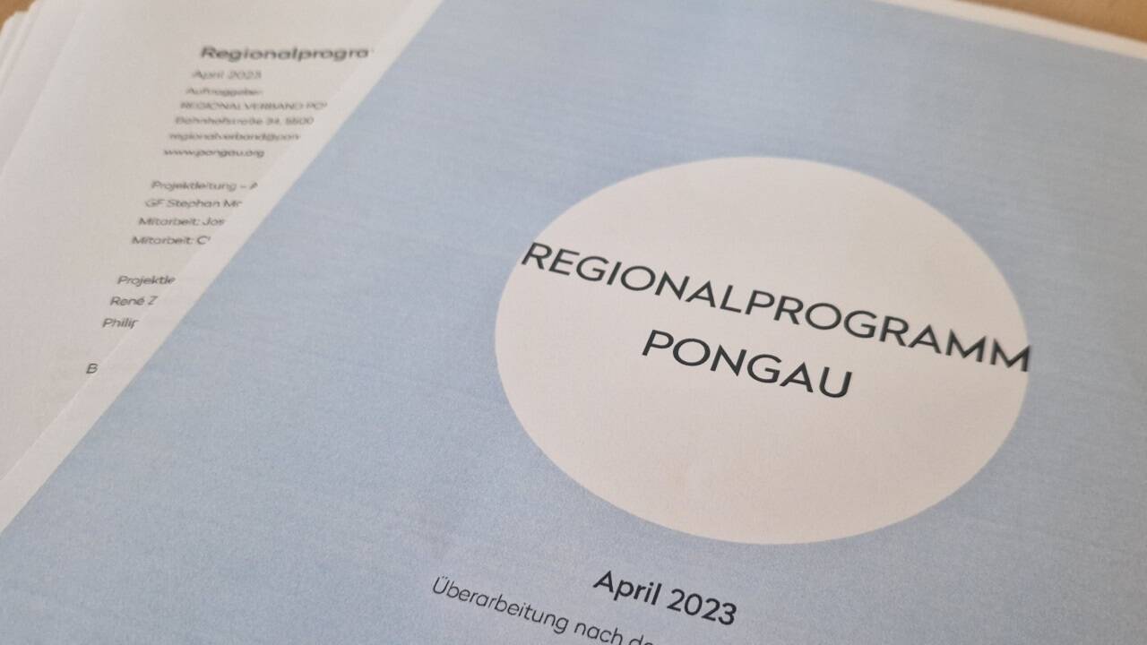 125 Seiten umfasst der Entwurf des Regionalprogramms, der den Gemeindevertretungen im Bezirk zur Beschlussfassung übermittelt wurde. 125 Seiten umfasst der Entwurf des Regionalprogramms, der den Gemeindevertretungen im Bezirk zur Beschlussfassung übermittelt wurde.