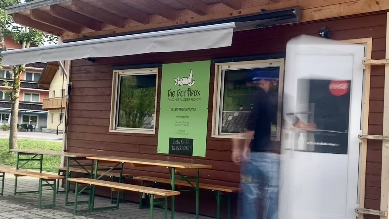 Die „Dorfbox“ in Krispl-Gaißau versorgt die Bürgerinnen und Bürger mit Grundnahrungsmittel.  Die „Dorfbox“ in Krispl-Gaißau versorgt die Bürgerinnen und Bürger mit Grundnahrungsmittel.