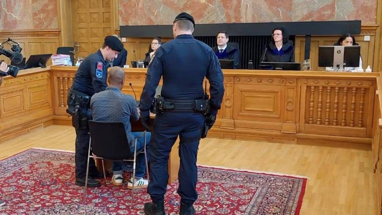 Der 27-jährige Mordangeklagte vor dem Schwurgericht.   Der 27-jährige Mordangeklagte vor dem Schwurgericht.