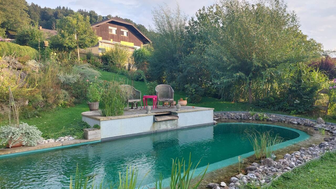 Auch einen Naturpool gibt es. 