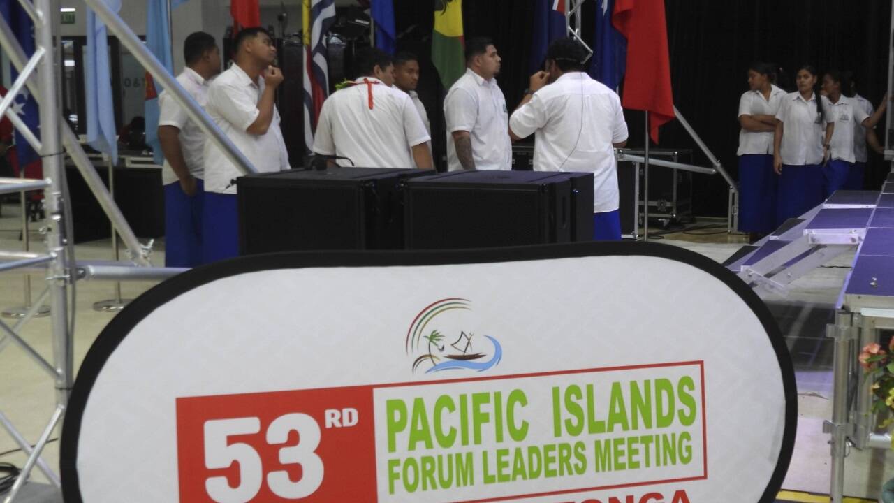 Der Auftakt des Treffens wurde von einem Erdbeben erschüttert.  Der Auftakt des Treffens wurde von einem Erdbeben erschüttert.