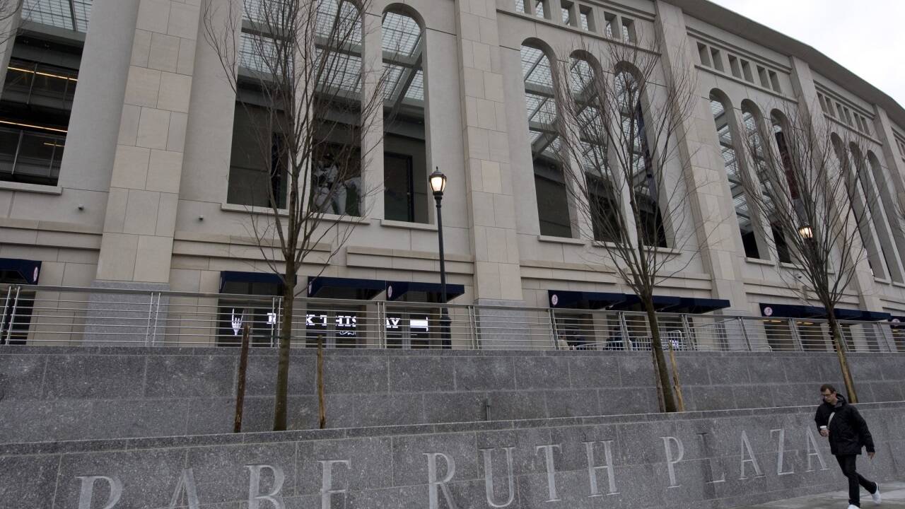 Die „Babe Ruth Plaza“ in der Nähe des Stadions der New York Yankees (Archivbild).   Die „Babe Ruth Plaza“ in der Nähe des Stadions der New York Yankees (Archivbild).