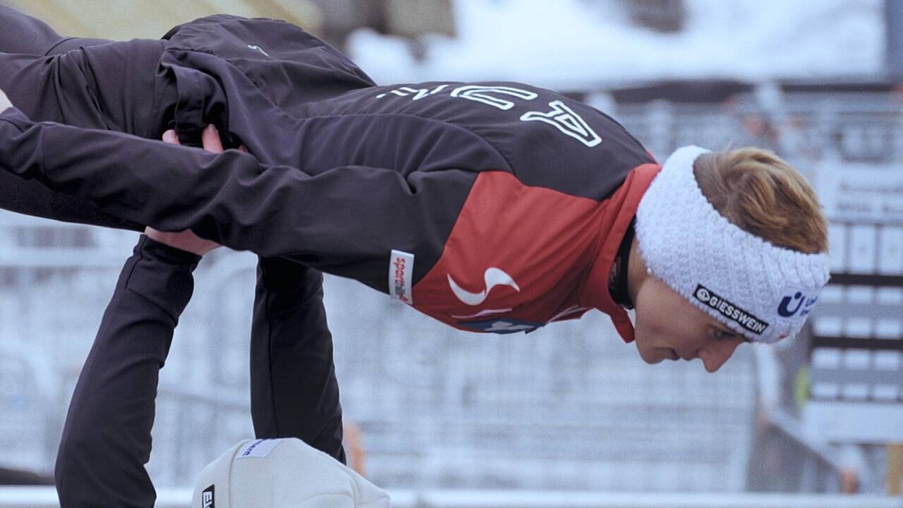 Im Anflug auf die großen Schanzen: Eva Pinkelnig.  Im Anflug auf die großen Schanzen: Eva Pinkelnig.