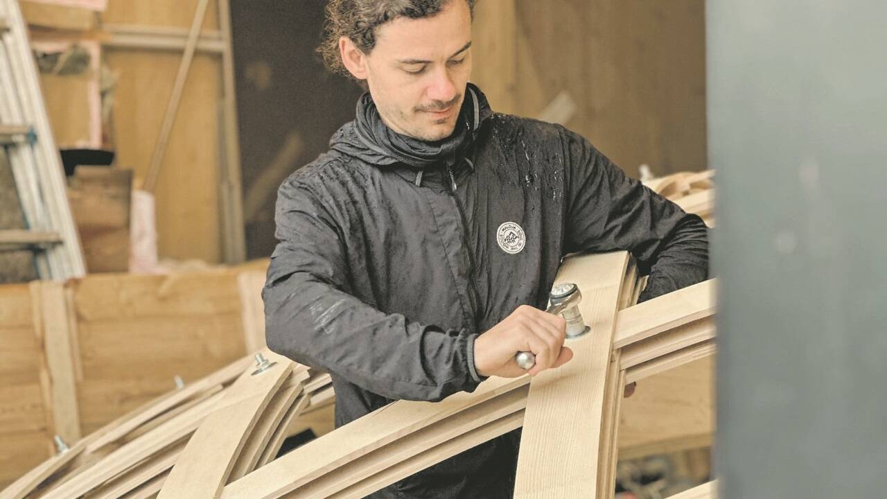 Start-up-Gründer Stefan Pillwein bei der Montage. 