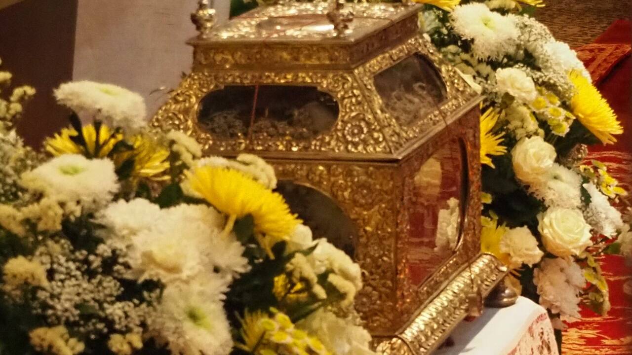 Der Schrein mit den Gebeinen befindet sich normalerweise in der Chorkapelle der Nonnbergschwestern.  Der Schrein mit den Gebeinen befindet sich normalerweise in der Chorkapelle der Nonnbergschwestern.