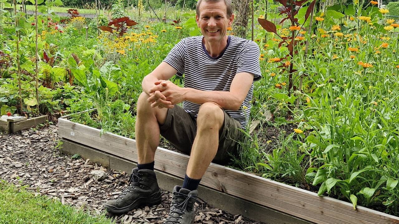 Christian Lorenz Müller aus dem Salzburger Stadtteil Parsch studiert beim Garteln auch die Menschen. Sein neuer Roman erscheint im Otto-Müller-Verlag.  Christian Lorenz Müller aus dem Salzburger Stadtteil Parsch studiert beim Garteln auch die Menschen. Sein neuer Roman erscheint im Otto-Müller-Verlag.