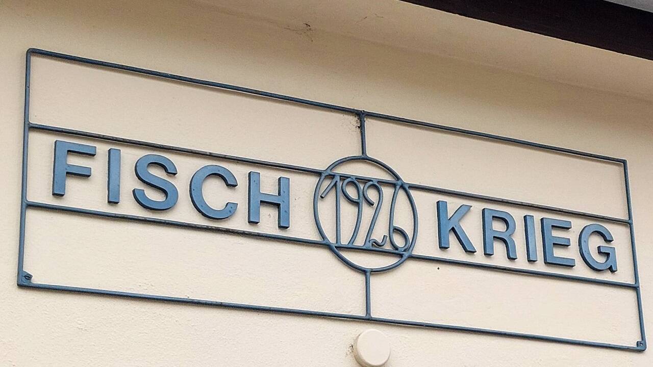 Der Fisch-Krieg ... Inklusive Gründungsdatum 1926.  