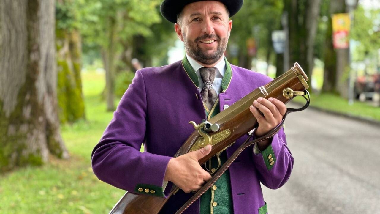 Robert Schwaighofer ist seit 2000 bei den Mondseer Prangerschützen. 