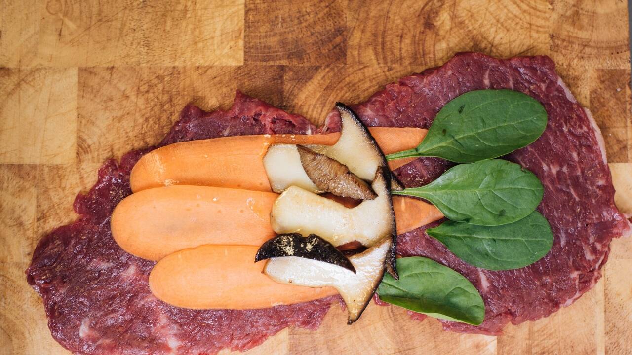 Bestens geeignet für Kunstflieger und kurvige Autofahrten: Obwohl diese Rindsroulade himmlisch schmeckt, müssen Sie bei der Zubereitung nicht über abgehobene Kochkünste verfügen.  