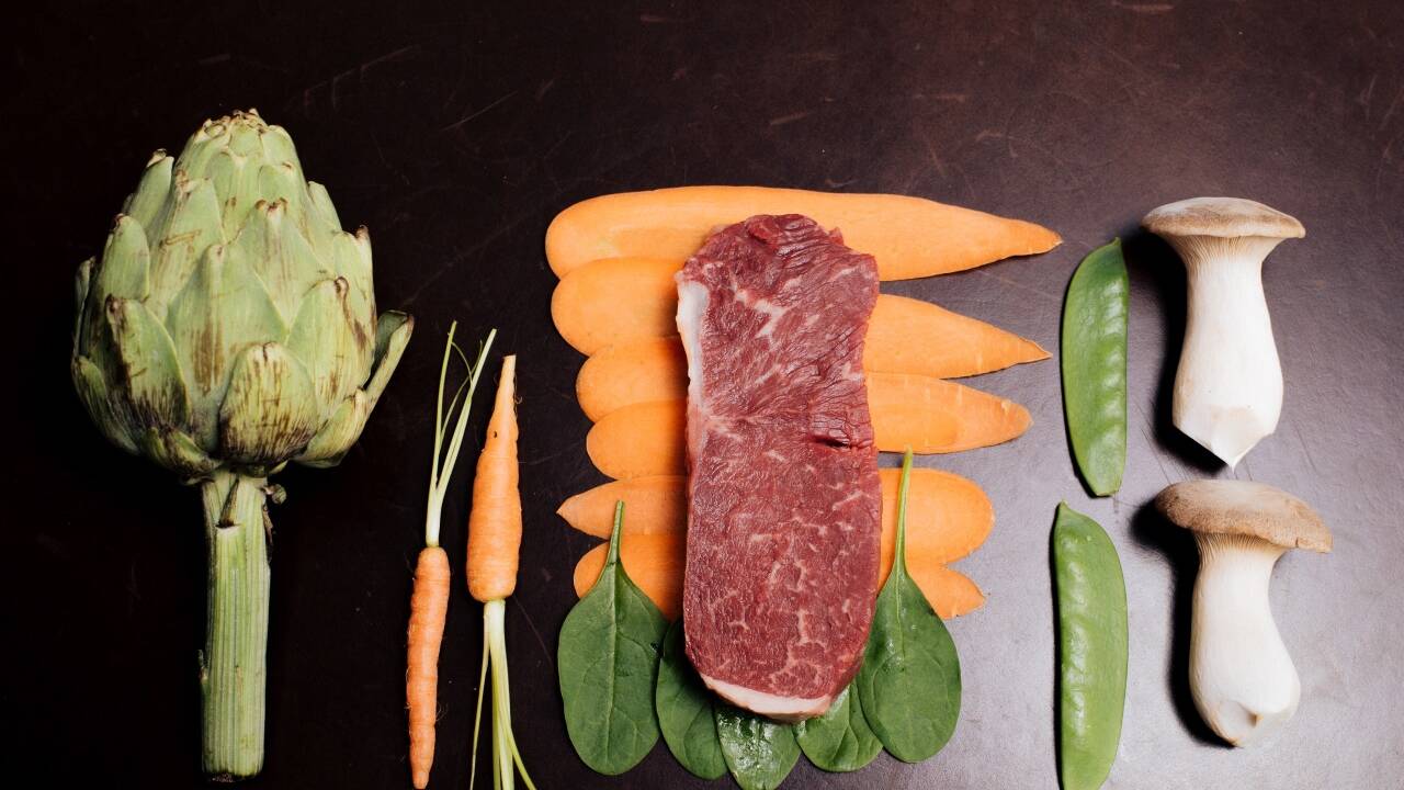 Die Zutaten: mageres Fleisch, frisches Gemüse, Pilze, Eier...  