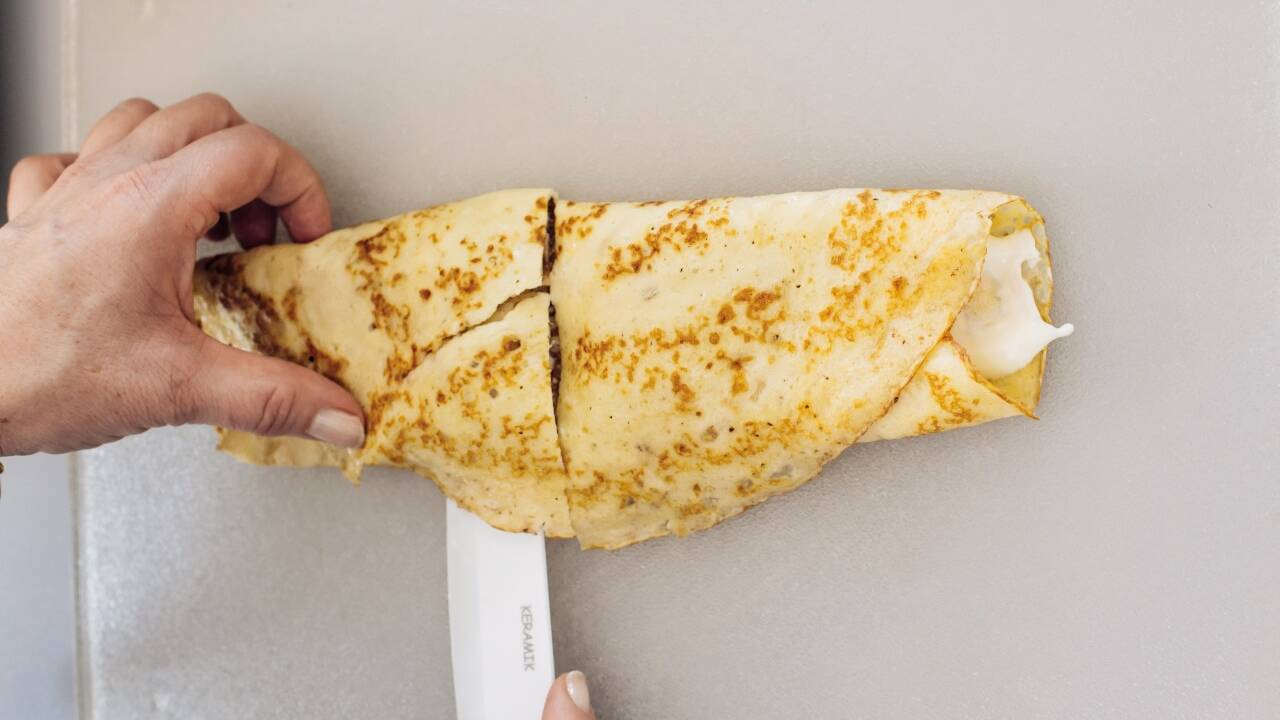 Wer genau hinschaut, der sieht im kleinen Bild rechts oben ein weißes Gespenst mit eidottergelben Augen. Kochen ist stets ein Produkt der Vorstellungskraft – und jeder Koch ein Philosoph. Wer genau hinschaut, der sieht im kleinen Bild rechts oben ein weißes Gespenst mit eidottergelben Augen. Kochen ist stets ein Produkt der Vorstellungskraft – und jeder Koch ein Philosoph.