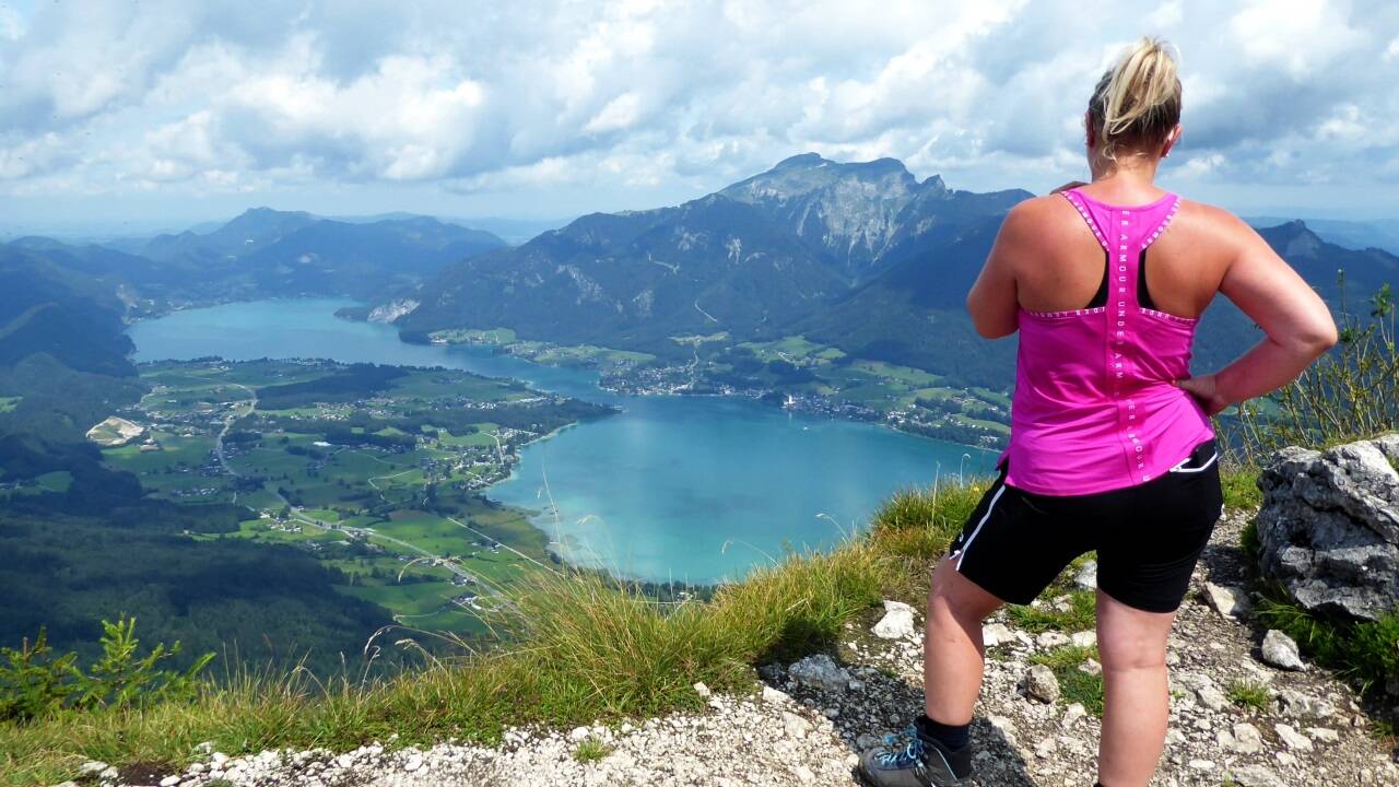 Verlockend nahe: Nach dem Sparber folgt die Abkühlung im Wolfgangsee.  