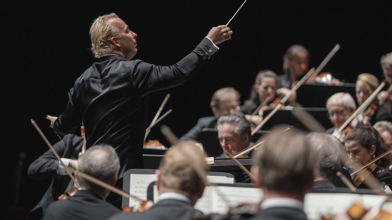 Dirigent Yannick Nézet-Séguin und die Wiener Philharmoniker im Großen Festspielhaus. 