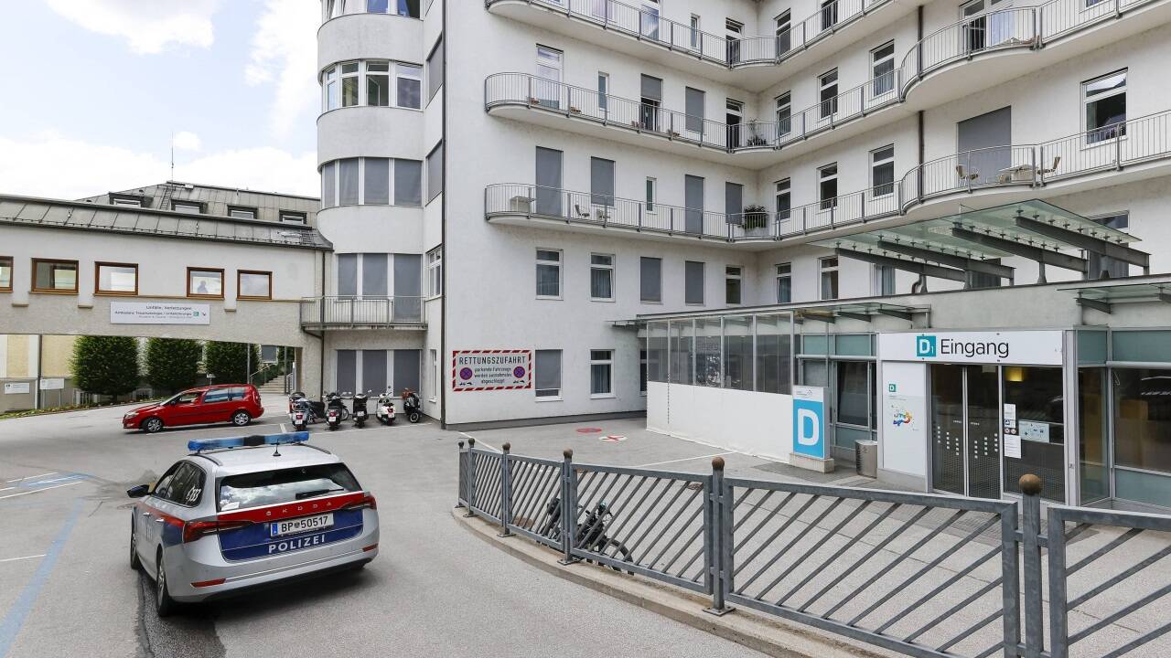 Ein Mediziner fing im Klinikum Schwarzach zu arbeiten an, nachdem er zu 15 Monaten bedingter Haft verurteilt worden war. Ein Mediziner fing im Klinikum Schwarzach zu arbeiten an, nachdem er zu 15 Monaten bedingter Haft verurteilt worden war.