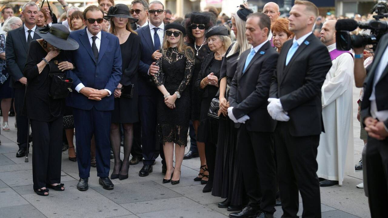 Sohn Alexander Lugner sowie Christina Lugner, Tochter Jacqueline Lugner mit Ehemann Leo und Ehefrau Simone Lugner.  Sohn Alexander Lugner sowie Christina Lugner, Tochter Jacqueline Lugner mit Ehemann Leo und Ehefrau Simone Lugner.