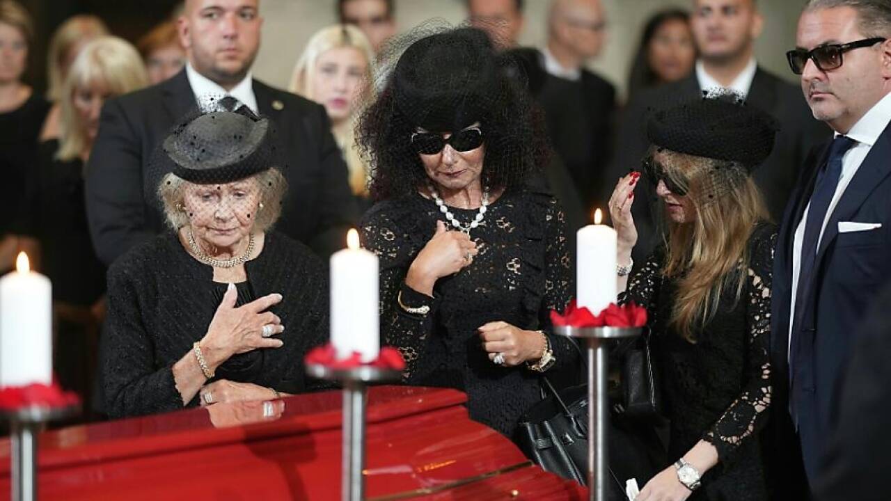 Martha Haidinger, Christina Lugner und Jacqueline Lugner   Martha Haidinger, Christina Lugner und Jacqueline Lugner