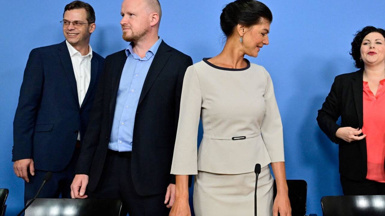 Wagenknecht: „Wer mit mir eine Koalition möchte, muss mit mir sprechen“.   Wagenknecht: „Wer mit mir eine Koalition möchte, muss mit mir sprechen“.