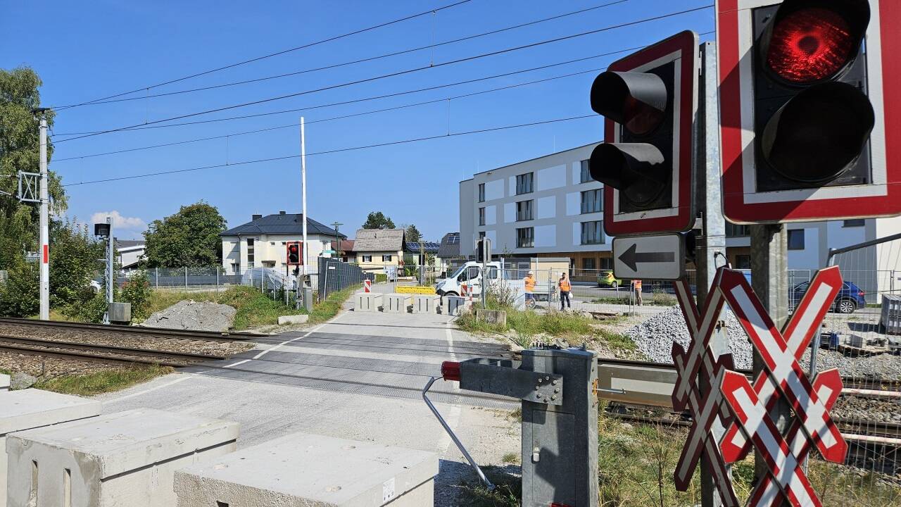 Der Lkw durchbrach gegen 14.30 Uhr den Schranken – und fuhr davon.  