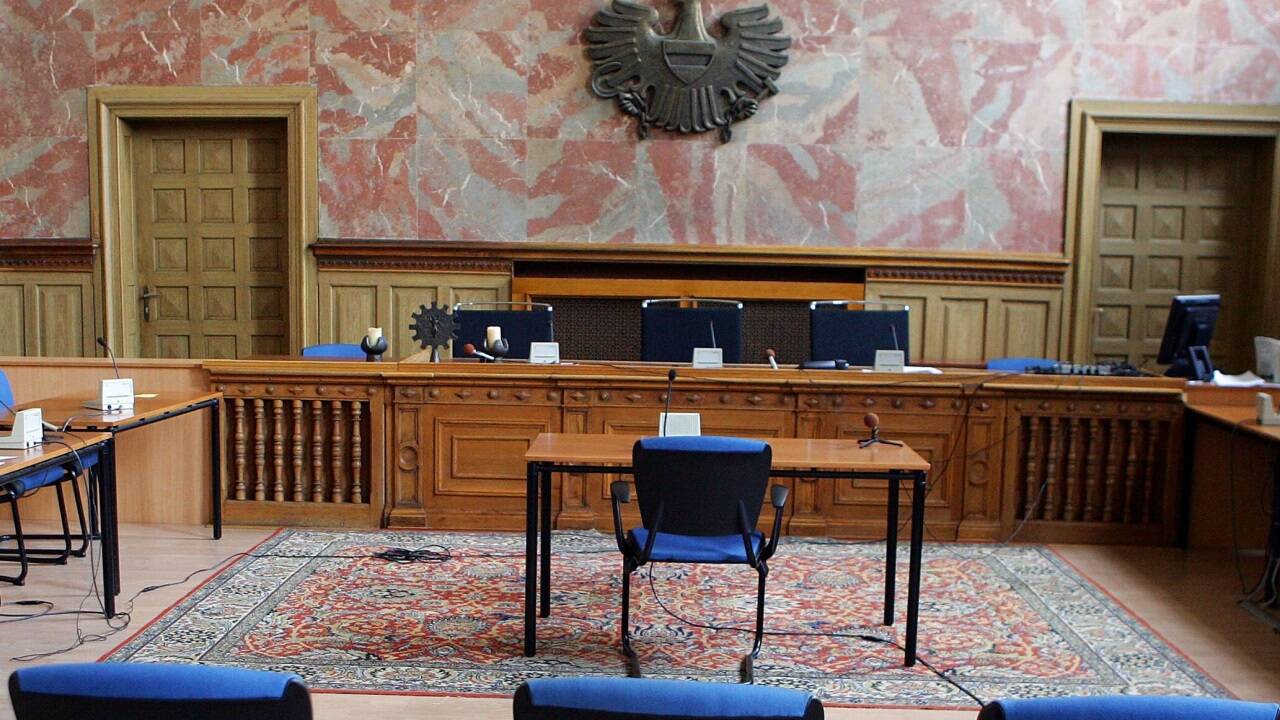 Der Jugendliche saß wegen Verbrechen nach dem Verbotsgesetz vor Salzburger Geschworenen.  