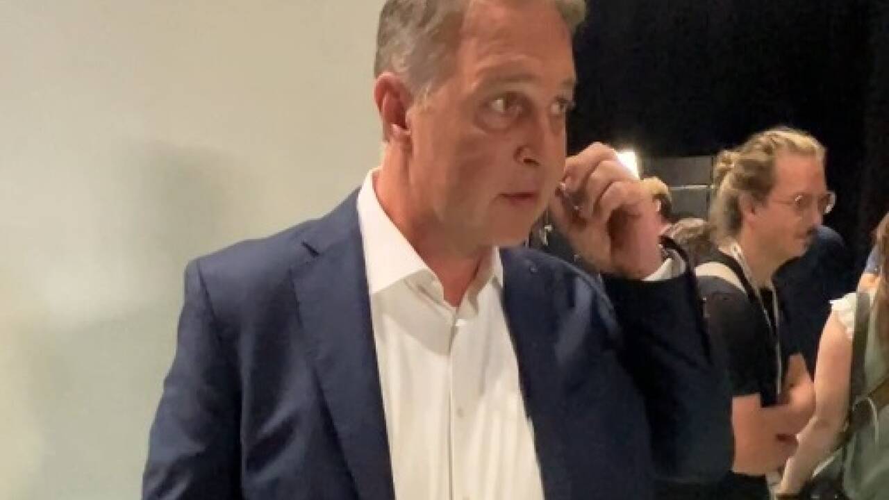Andreas Babler kämpfte mit dem Mikrofon. 