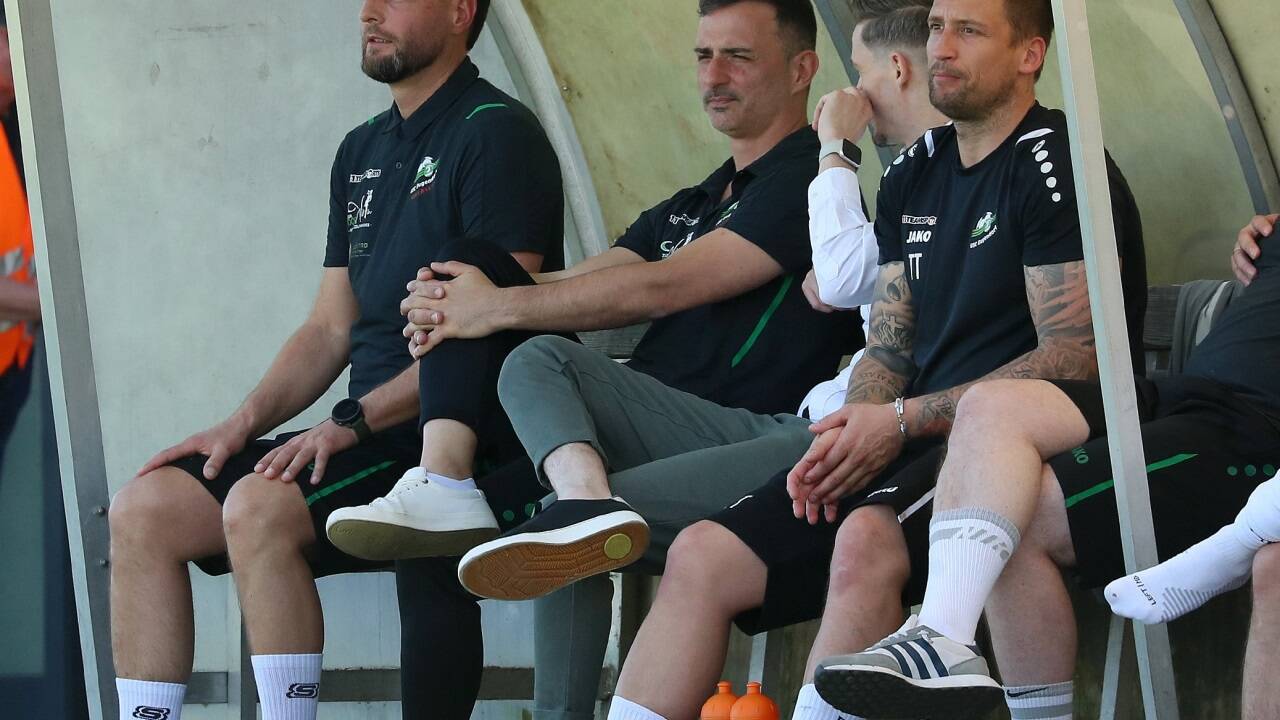 Ein Bild aus der Vorsaison: Sadat Hamzic (2. v. r.) assistierte Mario Messner. Ein Bild aus der Vorsaison: Sadat Hamzic (2. v. r.) assistierte Mario Messner.
