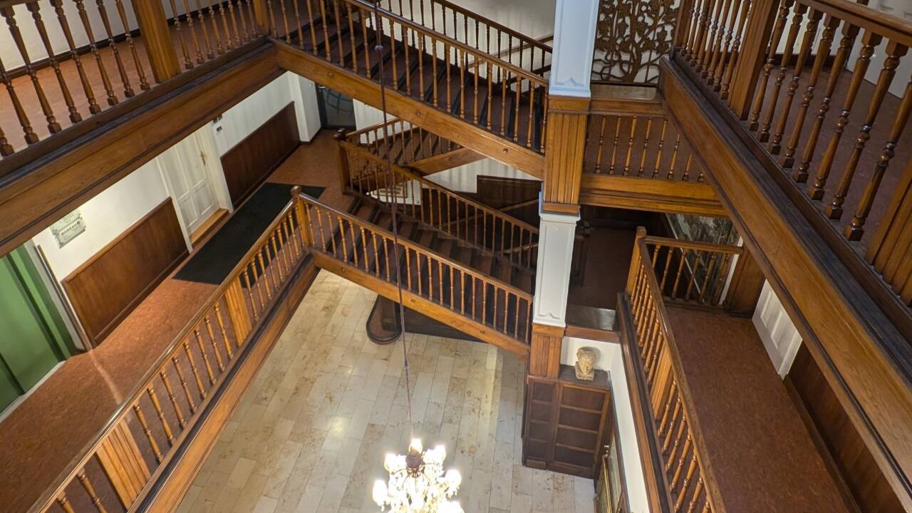Das Treppenhaus im Münchnerhof. Das Haus ist erstmals im Jahr 1350 belegt und ebenfalls denkmalgeschützt.  
