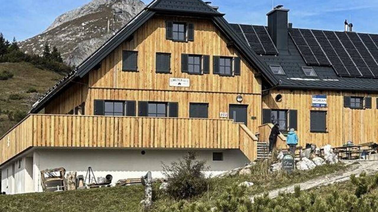 Auf der Sunnschien-Hütte im steirischen Hochschwabgebiet wurde 2023 ein Pilotprojekt realisiert, um Wasserstoff aus Sonnenstrom zu speichern.  