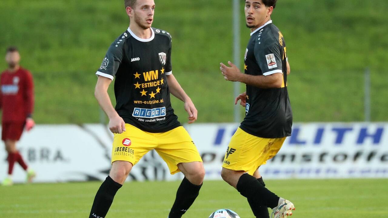 Eric Friedl (links) und Co. empfangen Hallein. 