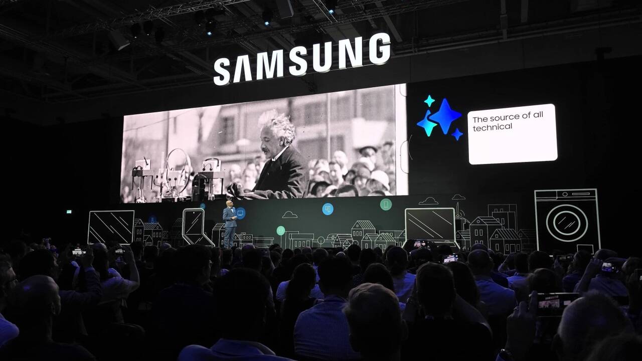 Selbst eine Einstein-Rede wurde von Samsung mit KI bearbeitet. 