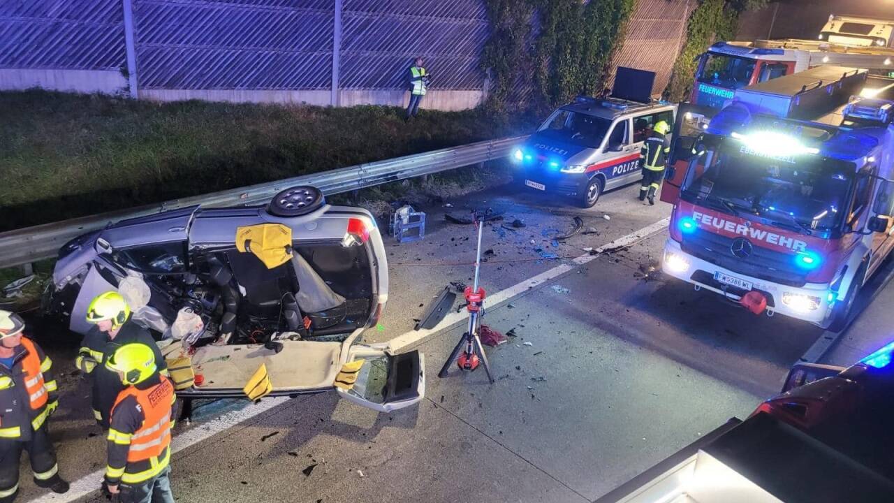 Beide Autos wurden schwer beschädigt. 