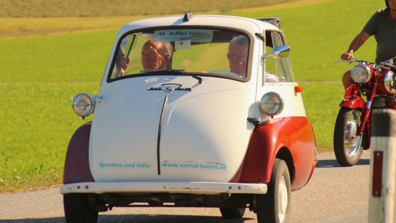 Der Thalgauer Johann Haas genoss die Ausfahrt in der Isetta von Thomas Neureiter. 
