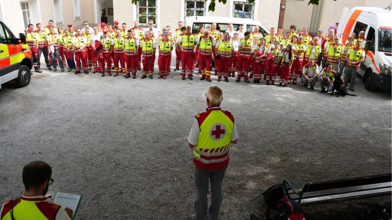 Einsatzbesprechung vor Beginn des Ambulanzdienstes. 