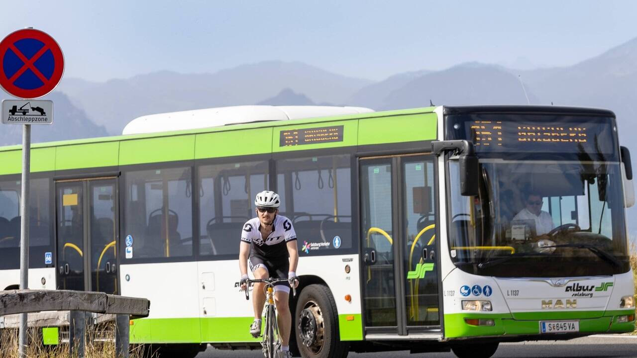 Elektrobusse und Radler teilten sich am Sonntag die Gaisbergstraße. 