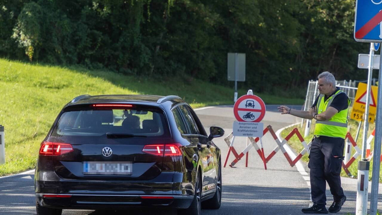 Der Wachdienst kontrollierte in Guggenthal und musste viele Fahrzeuge abweisen. 