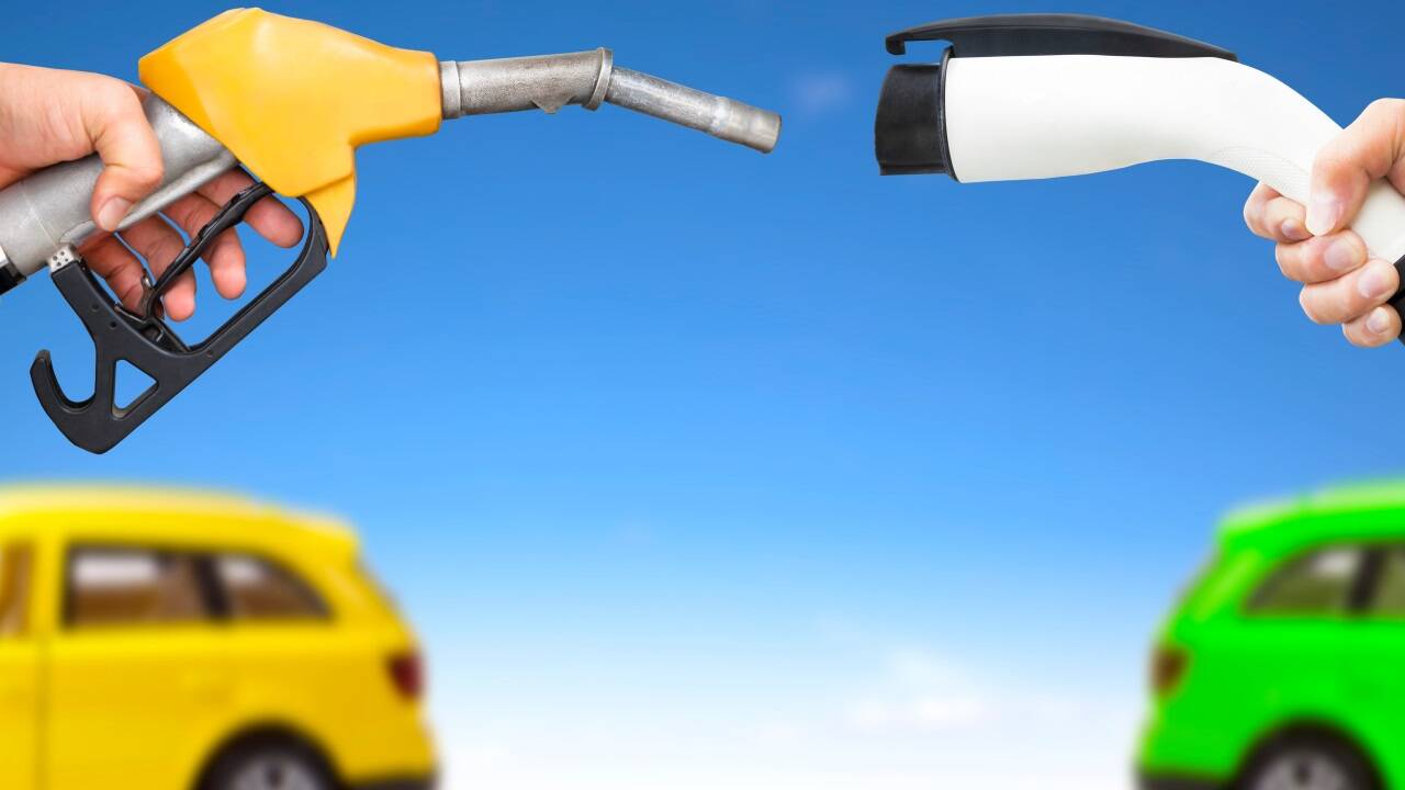 Benzin und/oder Diesel: Auf dem Weg zur Elektrifizierung halten die Hersteller unterschiedlichste Hybridtechnologien bereit.  