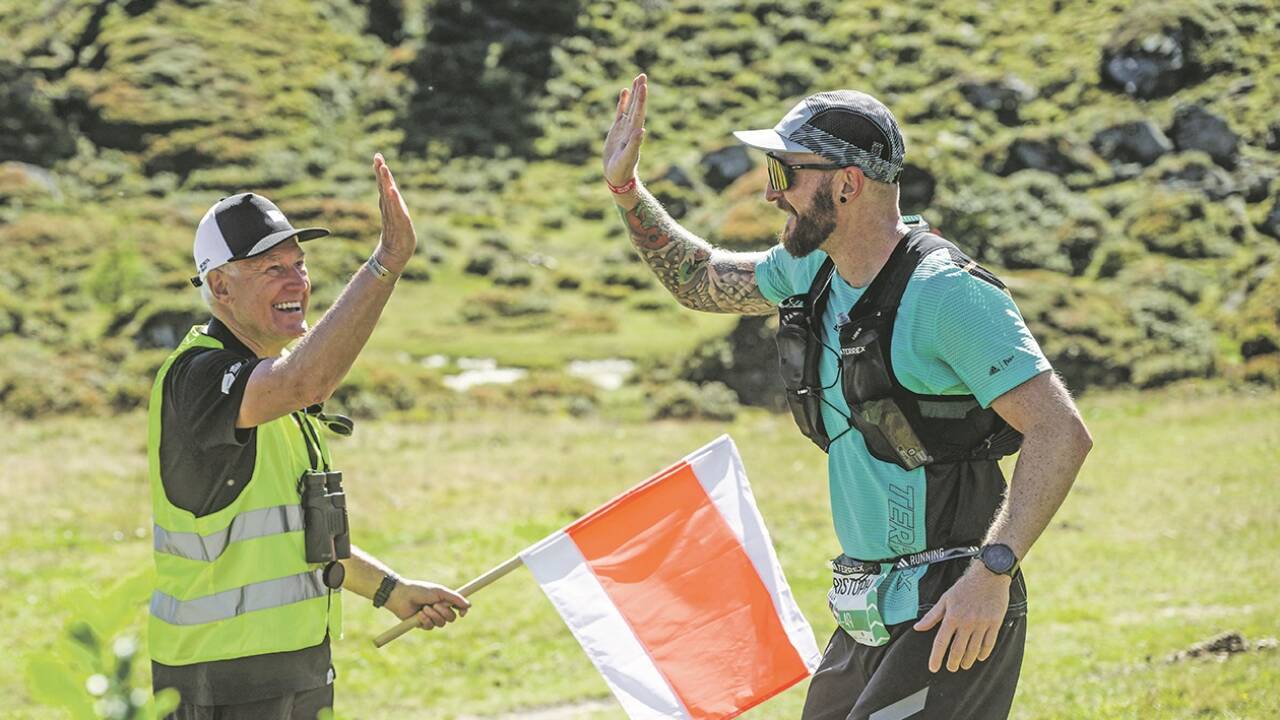 Die Stimmung war bei Läufern Streckenpersonal gleichermaßen gut.   Die Stimmung war bei Läufern Streckenpersonal gleichermaßen gut.
