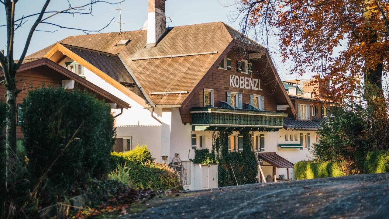 Seit ein paar Jahren steht das Kobenzl auf dem Salzburger Gaisberg leer. Die Bilder stammen aus dem November 2022.  