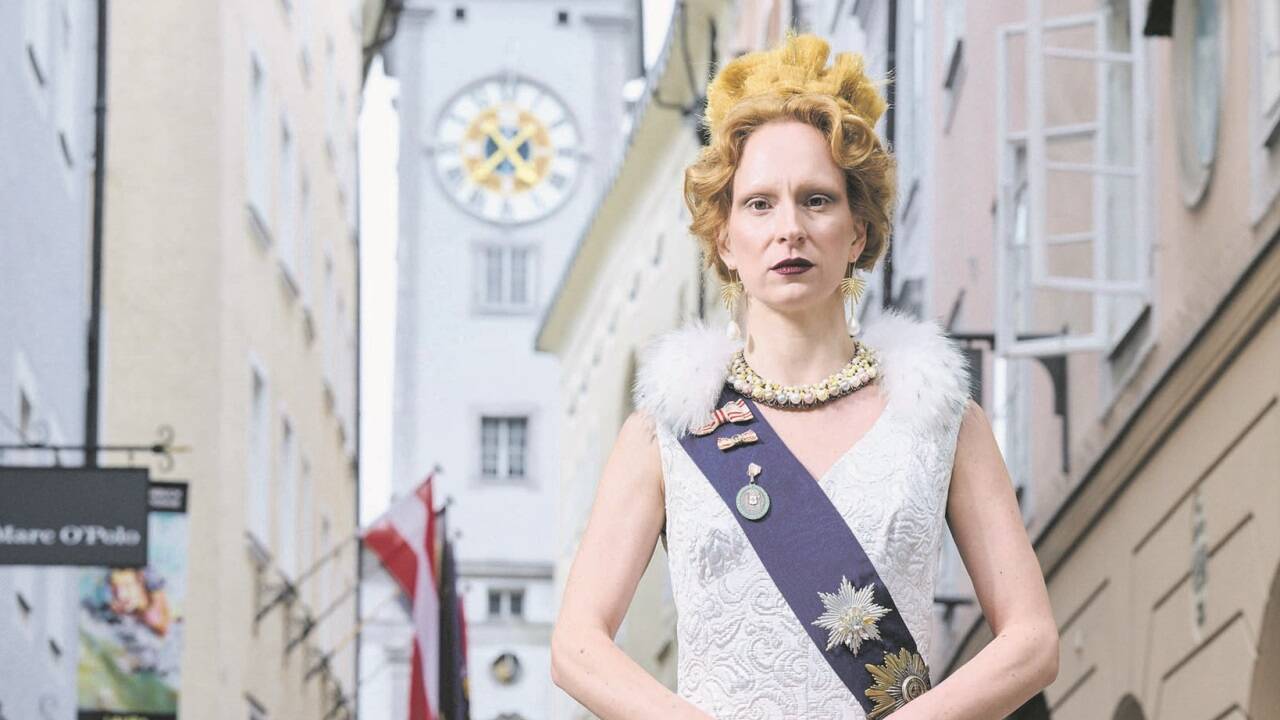 Der Besuch der Queen in Wien löst Herrensteins Abrechnung mit der Gesellschaft aus. 