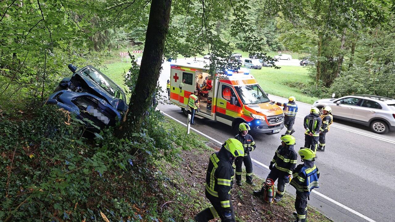 Die Frau erlitt leichte Verletzungen . . .  
