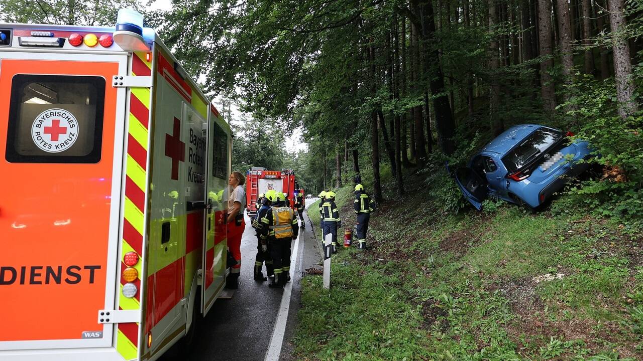 Das Rote Kreuz versorgte die Verletzte . . .  