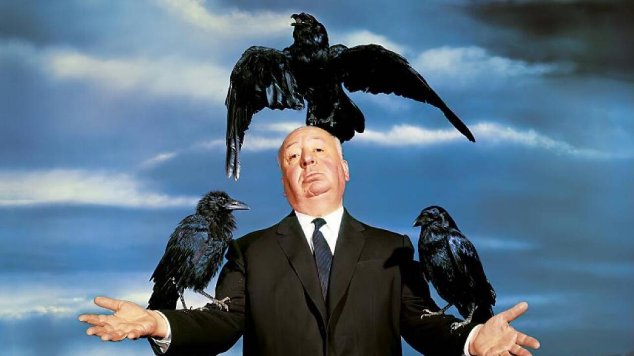 Starregisseur Alfred Hitchcock und drei seiner Mitarbeiter 
