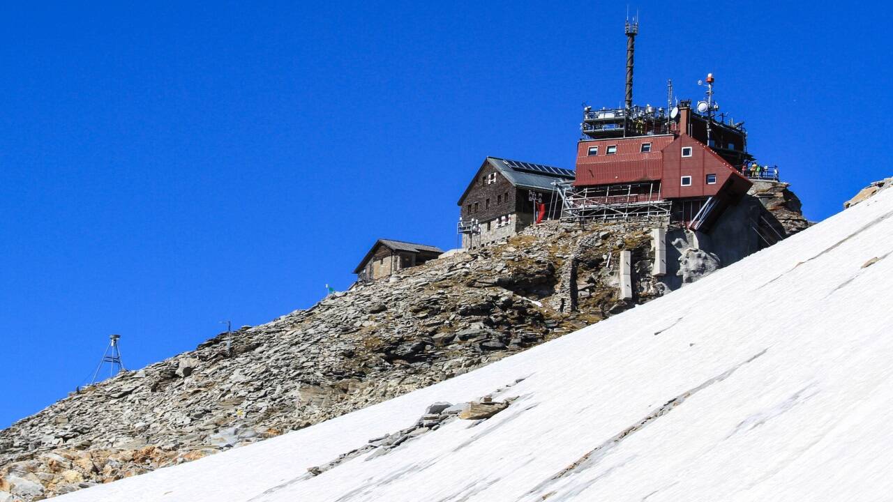 Das Observatorium auf dem Hohen Sonnblick. Dort sank die Temperatur in diesem Sommer von 5. Juli bis inklusive 8. September niemals unter null Grad – eine frostfreie Serie von 66 Tagen. Der bisherige Rekord lag bei 31 Tagen.  