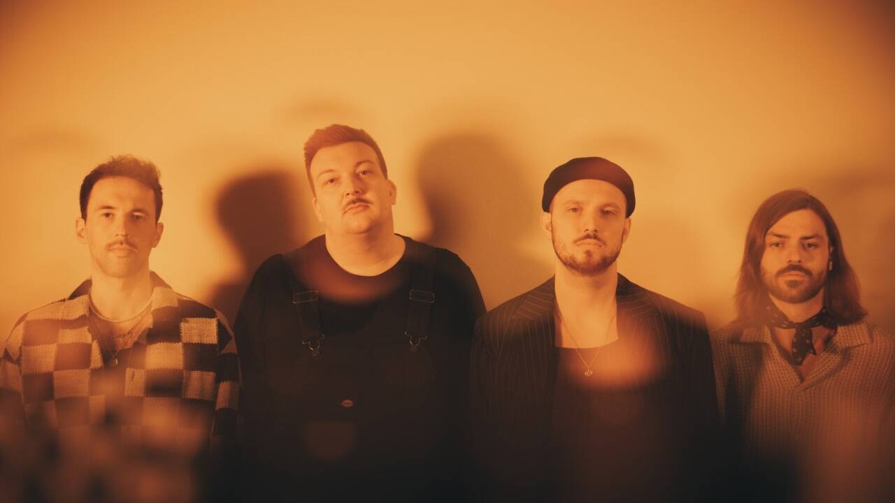 Die Band von links nach rechts: Laurenz Strasser (Gitarre), Niklas Mayr (Schlagzeug), Dominik Wendl (Gesang und Gitarre) und Martin Pönheim (Bass). 