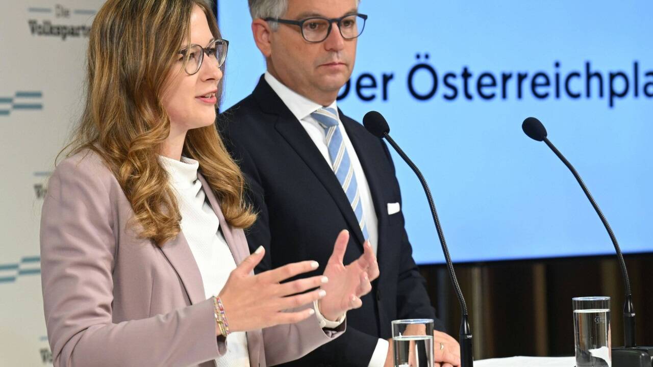 Jugendstaatssekretärin Claudia Plakolm und Finanzminister Magnus Brunner stellen den Eigentums-Plan der ÖVP vor. 