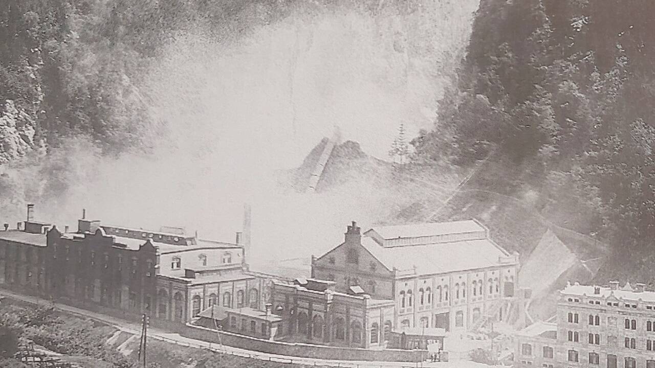 Das Aluminiumwerk im Jahr 1908. Schon um 1550 entstand hier eine Schmelzhütte für Edelmetalle. Das Aluminiumwerk im Jahr 1908. Schon um 1550 entstand hier eine Schmelzhütte für Edelmetalle.
