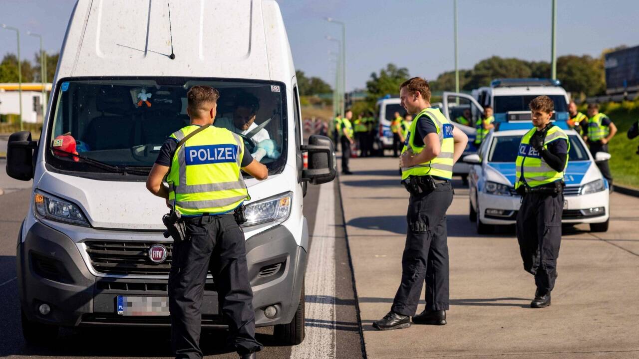 Deutschland will Blitzverfahren an der Grenze durchführen.  