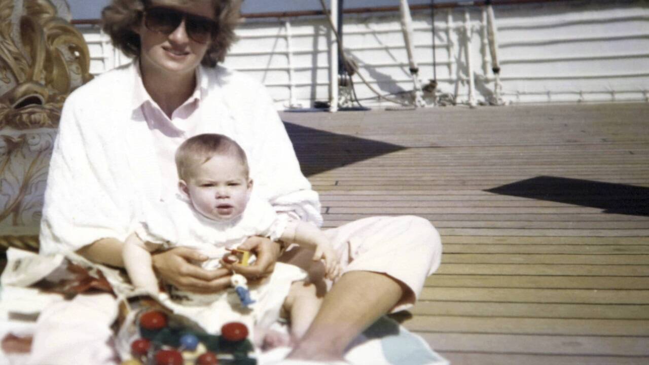 Harry als Baby mit seiner Mutter Diana. 