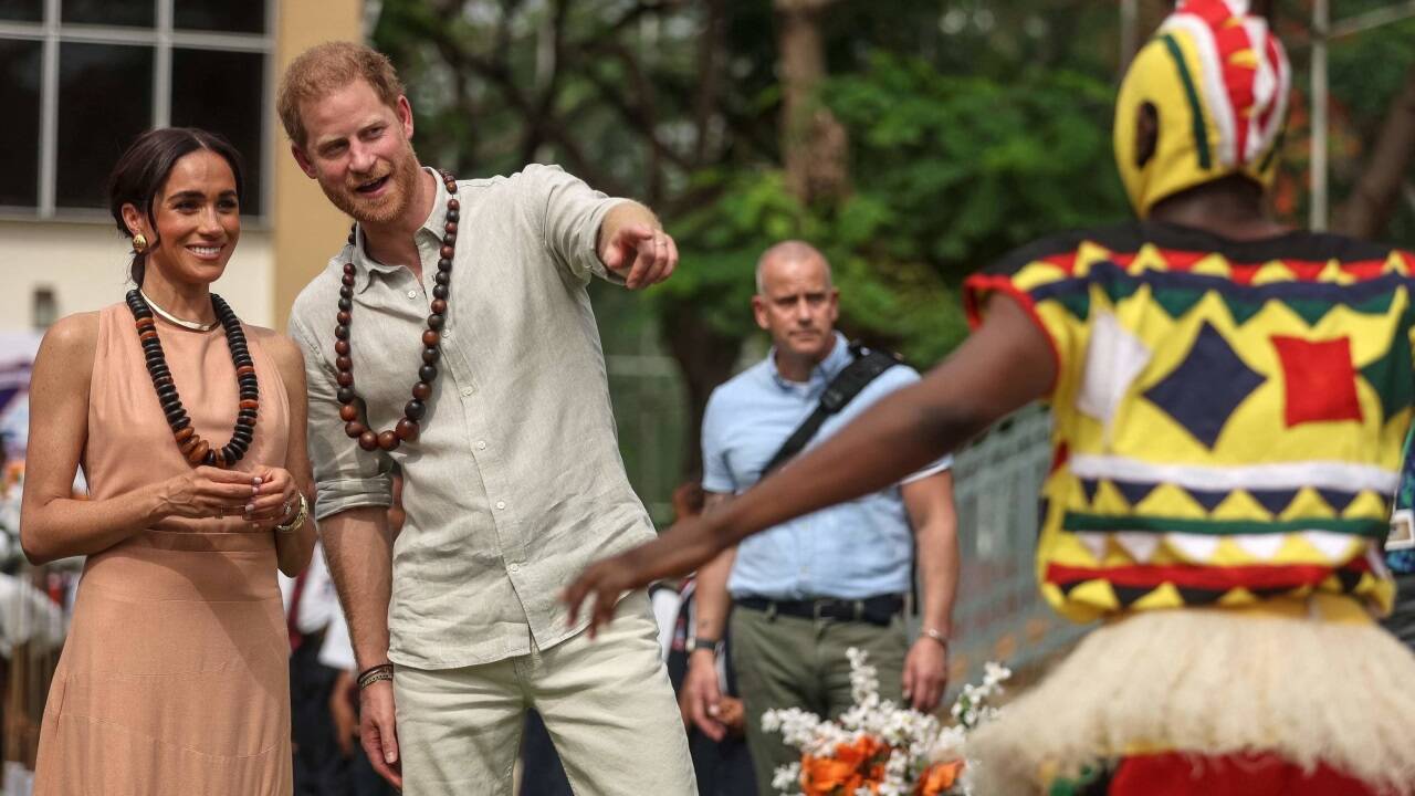 Heute zeigt sich das Paar öffentlich vor allem auf Reisen, zuletzt mehrfach in Afrika und Lateinamerika. 
