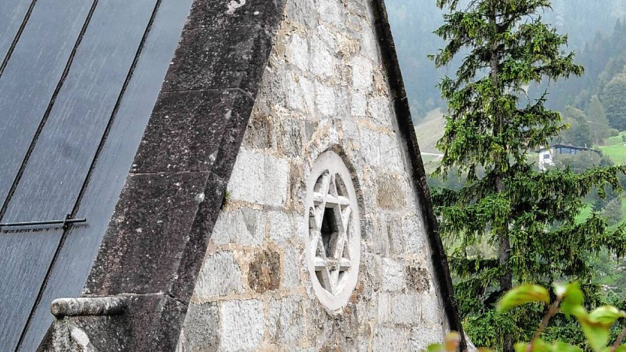 Das Hexagramm auf der Gasteiner Kirche.  
